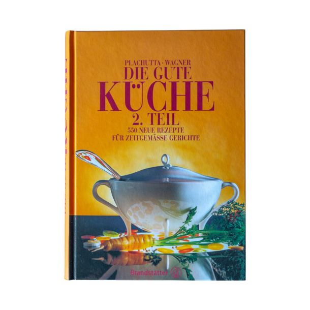 Modern house with a wooden pergola over an inner courtyard, surrounded by potted plants, chairs and a table.