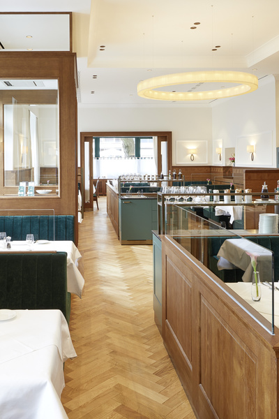 A bottle of Fuhrgassl-Huber Wiener Gemischter Satz white wine with a green label.